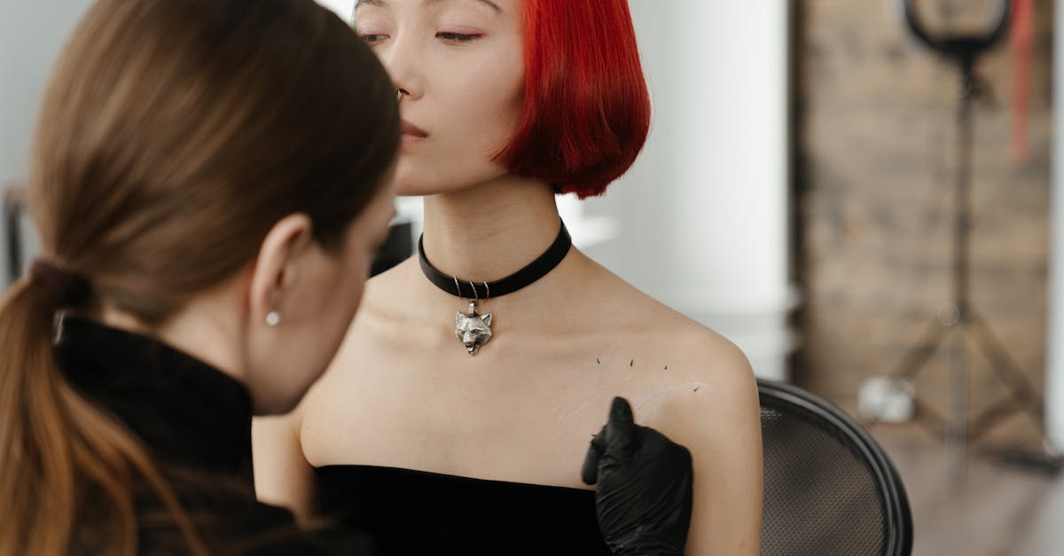 Oplev kunsten at tatovere, fra forskellige teknikker til unikke stilarter. Uanset om du er nybegynder eller en ivrig tatoveringsentusiast, så find inspiration til din næste tatovering og lær alt om tatoverings historie og trends.